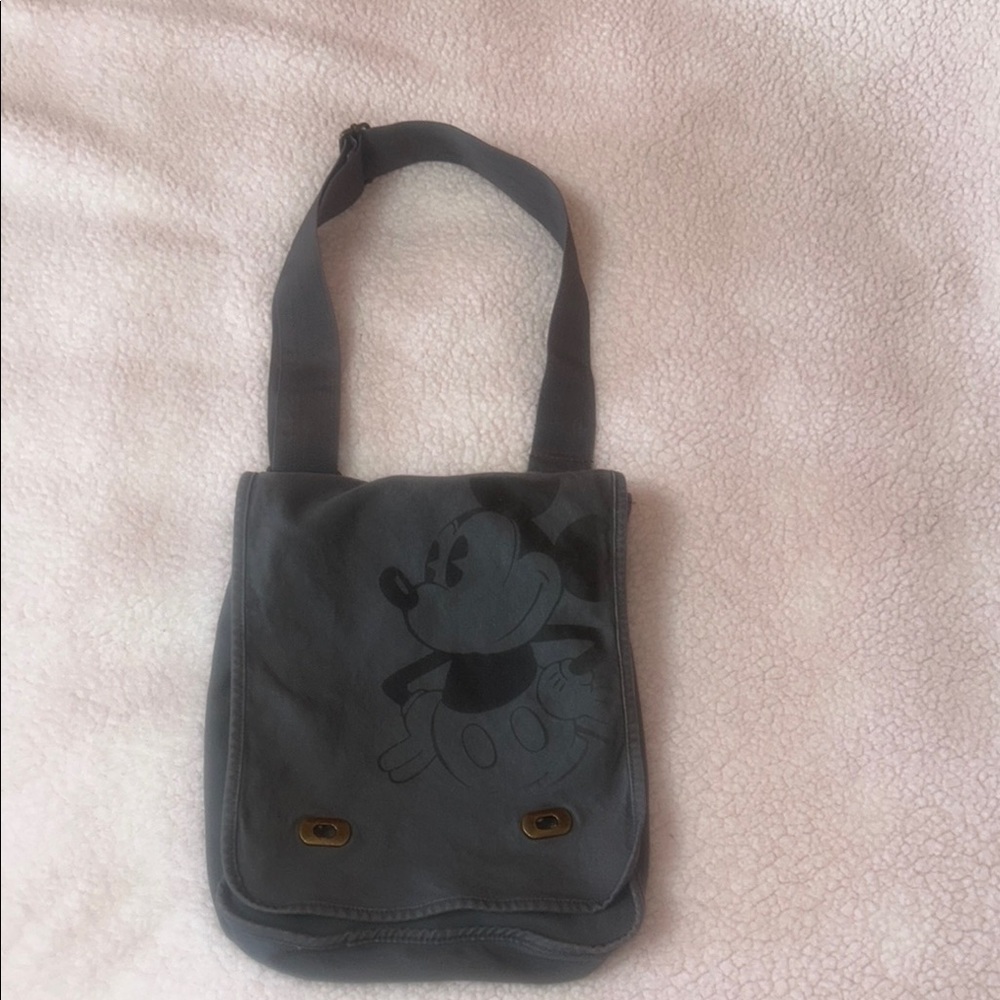 Stylish Gray Messenger Bag with Graphic Design
